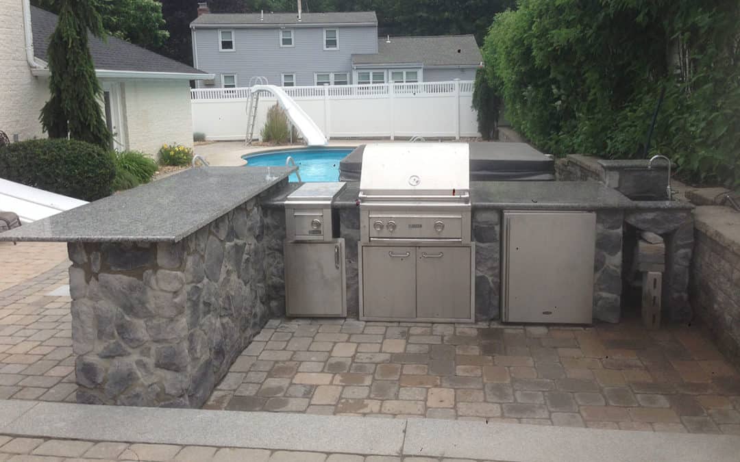 Creating a Custom Outdoor Kitchen or Grill Area