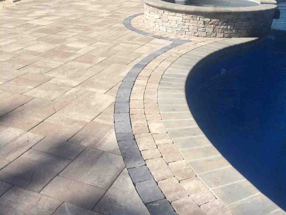 Concrete Ideas: How to Install Poured Concrete Lawn Edging